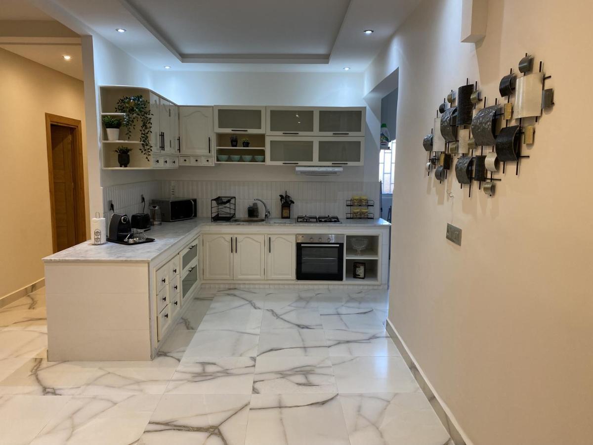 Appartement Moderne Et Spacieux Au Coeur De Tanger Exteriör bild